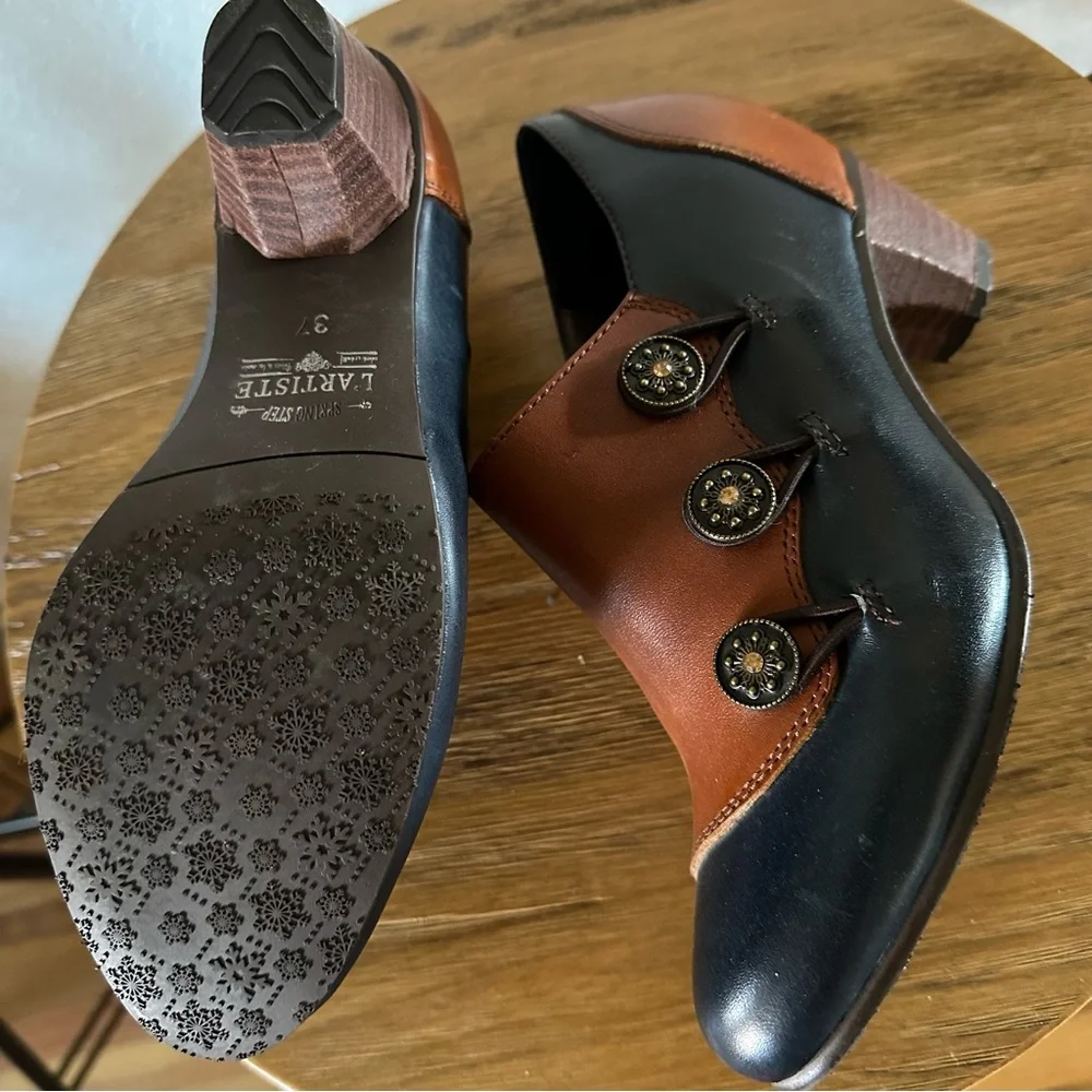 L'ARTISTE by Spring Step Navy and Brown Heeled Shoes - Picture 5 of 6